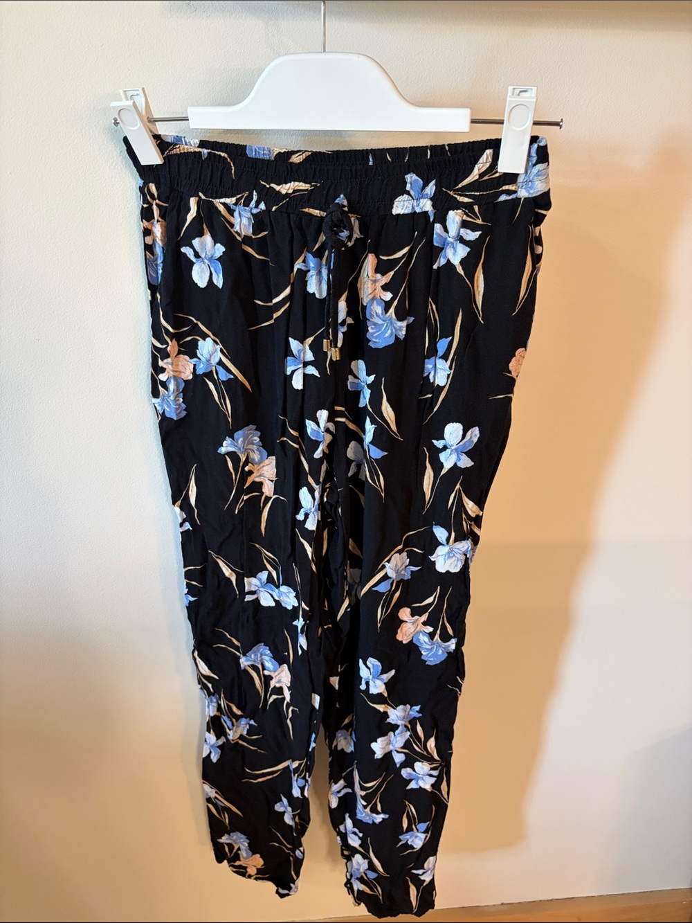 F&F Black Floral Cropped Pants